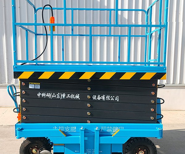 隆子自行走升降机